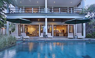 D'Legon Luxury Villas