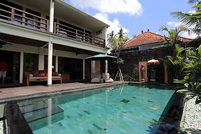 D'Legon Luxury Villas