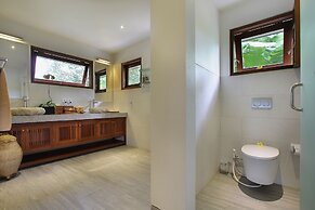 D'Legon Luxury Villas