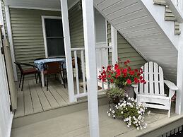 Moontide Motel Cabins & Apartments