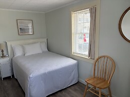 Moontide Motel Cabins & Apartments