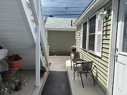 Moontide Motel Cabins & Apartments