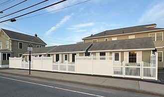 Moontide Motel Cabins & Apartments