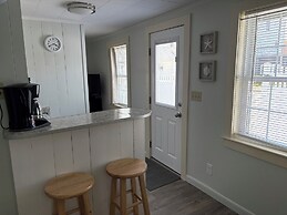 Moontide Motel Cabins & Apartments