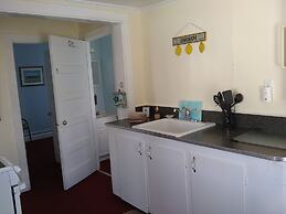 Moontide Motel Cabins & Apartments