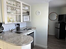 Moontide Motel Cabins & Apartments