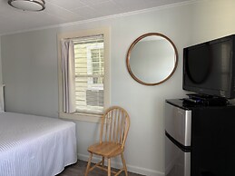 Moontide Motel Cabins & Apartments