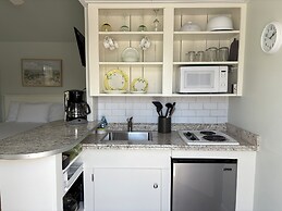 Moontide Motel Cabins & Apartments