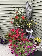 Moontide Motel Cabins & Apartments