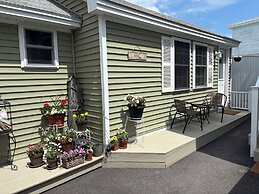 Moontide Motel Cabins & Apartments