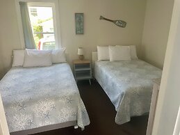 Moontide Motel Cabins & Apartments