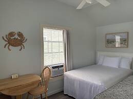 Moontide Motel Cabins & Apartments