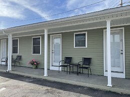 Moontide Motel Cabins & Apartments