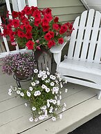 Moontide Motel Cabins & Apartments