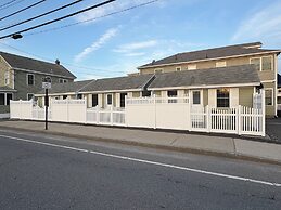 Moontide Motel Cabins & Apartments