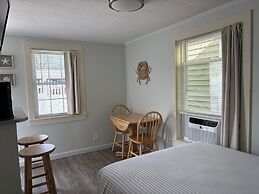 Moontide Motel Cabins & Apartments