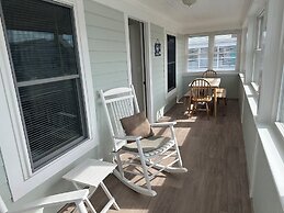 Moontide Motel Cabins & Apartments