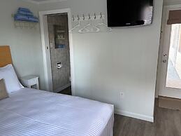 Moontide Motel Cabins & Apartments