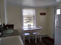 Moontide Motel Cabins & Apartments