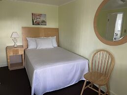 Moontide Motel Cabins & Apartments