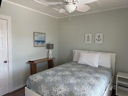 Moontide Motel Cabins & Apartments