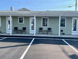 Moontide Motel Cabins & Apartments