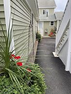 Moontide Motel Cabins & Apartments