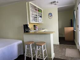 Moontide Motel Cabins & Apartments