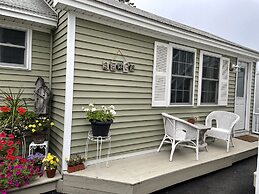 Moontide Motel Cabins & Apartments