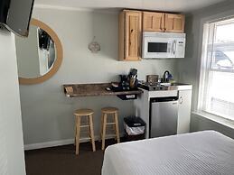 Moontide Motel Cabins & Apartments