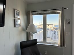 Moontide Motel Cabins & Apartments