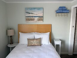 Moontide Motel Cabins & Apartments