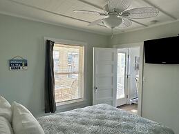 Moontide Motel Cabins & Apartments