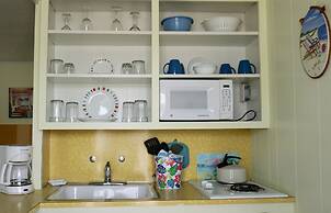 Moontide Motel Cabins & Apartments