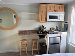 Moontide Motel Cabins & Apartments
