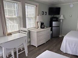 Moontide Motel Cabins & Apartments