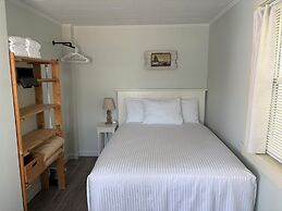 Moontide Motel Cabins & Apartments