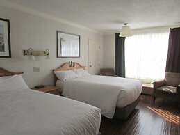 Claymore inn & Suites