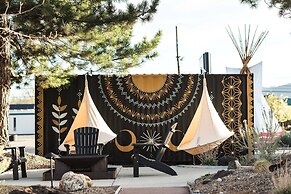 The Amigo Motor Lodge