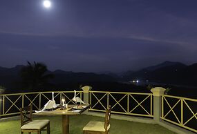 The Albatross, Kandy