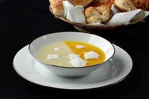 The Albatross, Kandy