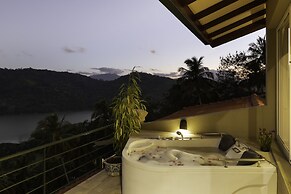 The Albatross, Kandy