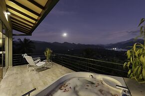 The Albatross, Kandy