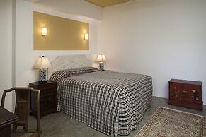 The Albatross, Kandy