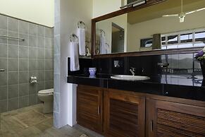 The Albatross, Kandy