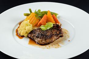 The Albatross, Kandy