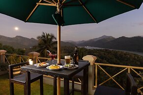 The Albatross, Kandy