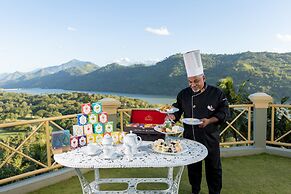 The Albatross, Kandy