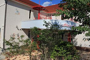 Petit Hotel Blanc Fleur