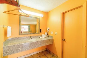 Crown Inn By OYO Denver Tx